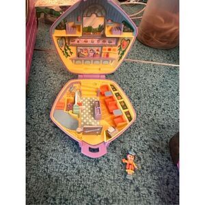 Polly Pocket FAST FOOD DINER 1992 vintage compact with waitress figure Bluebird